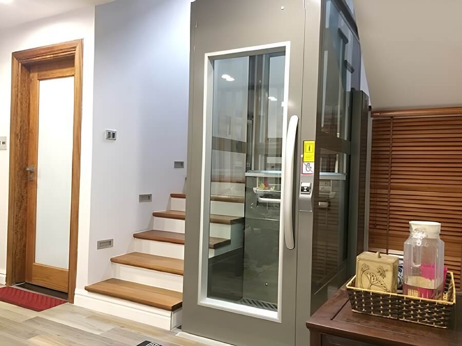 Thiết kế cầu thang máy mini nhỏ gọn, tinh tế